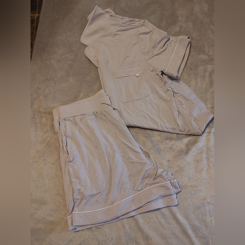 Cozy Earth Women's Bamboo Stretch-Knit Short Sleeve Pajama Set Size Medium